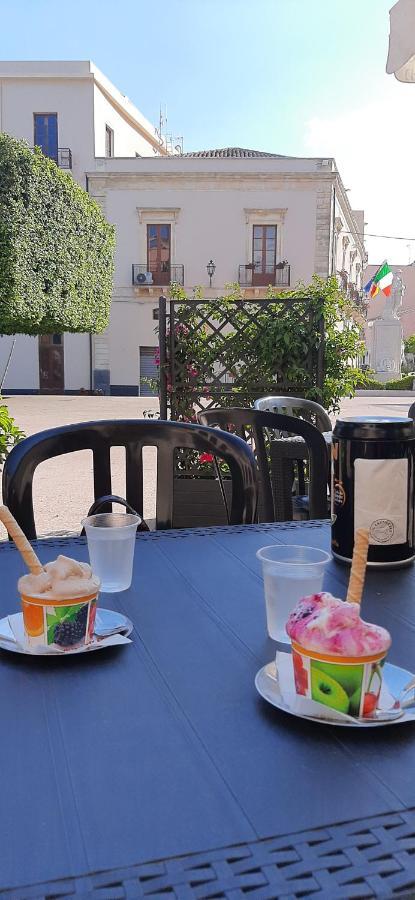 Plaza Appartement Giardini-Naxos Buitenkant foto