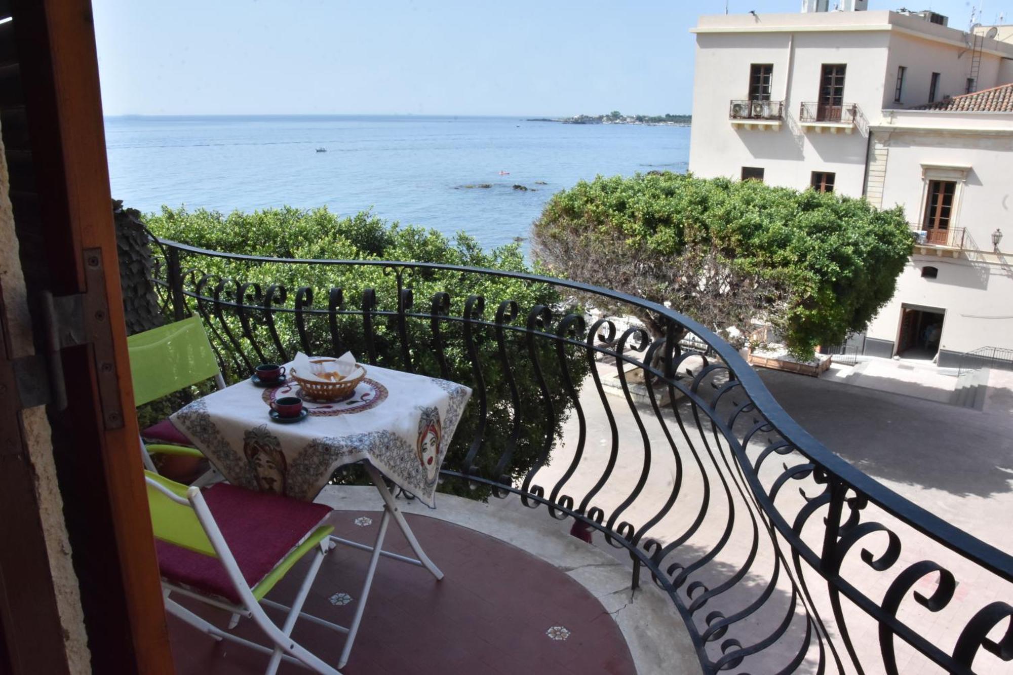 Plaza Appartement Giardini-Naxos Buitenkant foto
