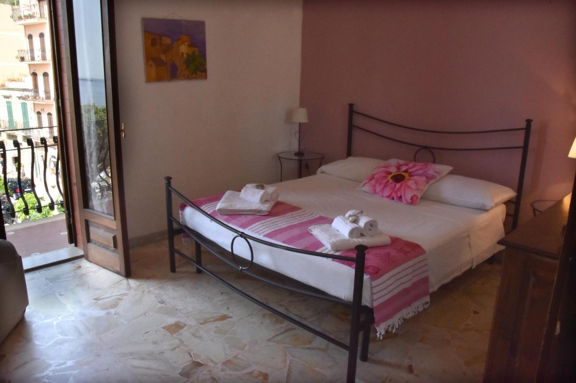 Plaza Appartement Giardini-Naxos Buitenkant foto