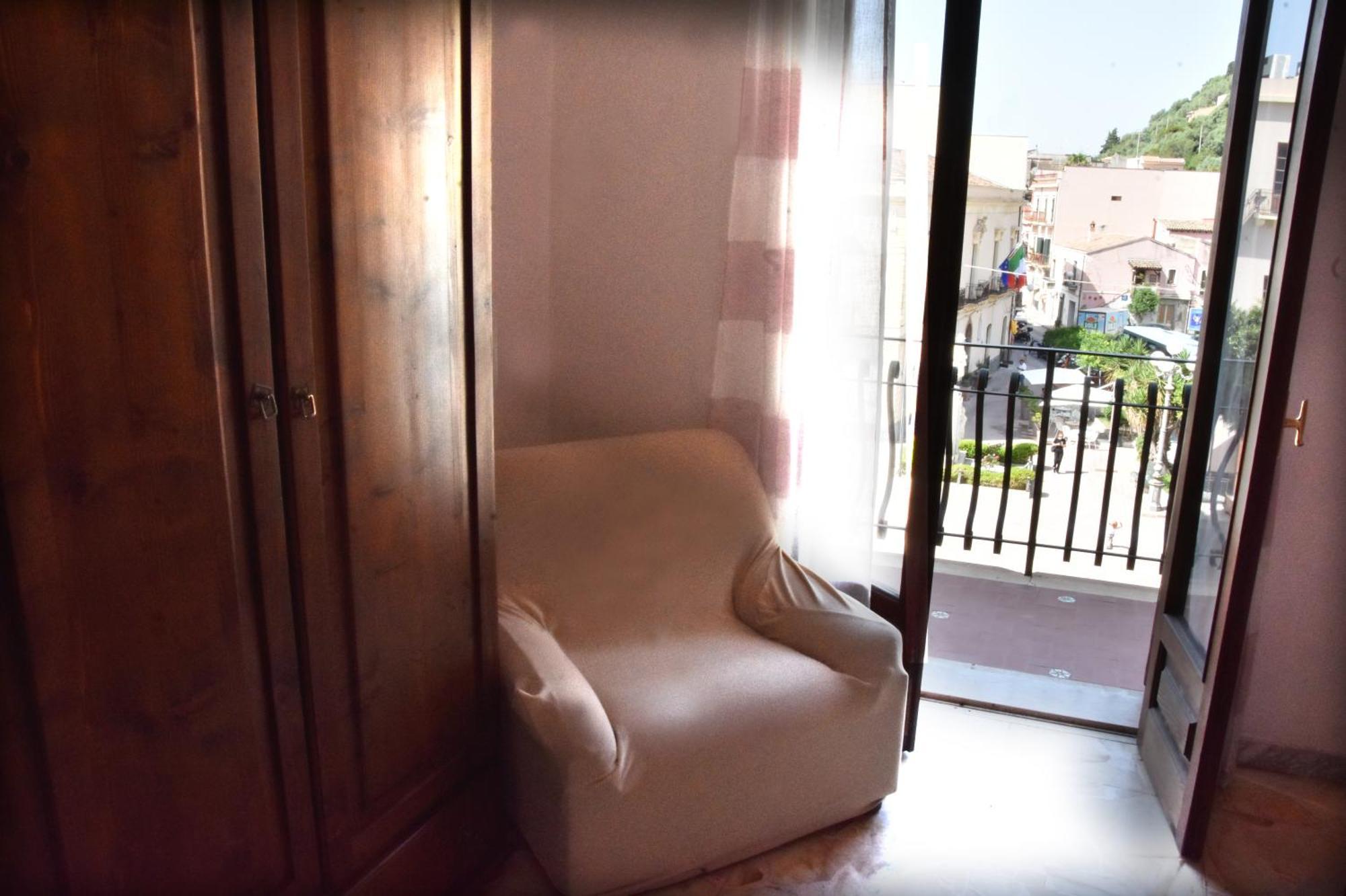 Plaza Appartement Giardini-Naxos Buitenkant foto