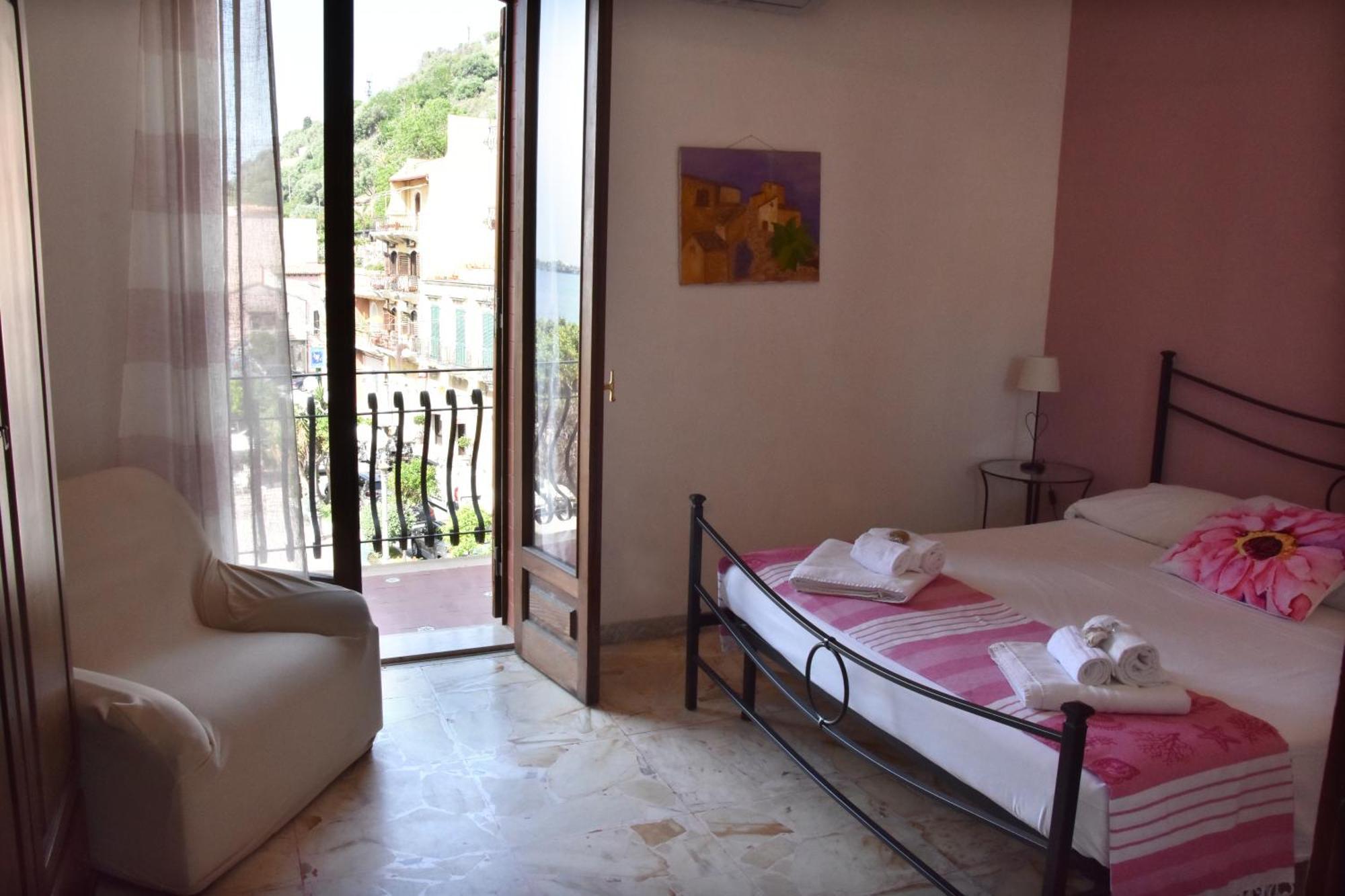 Plaza Appartement Giardini-Naxos Buitenkant foto