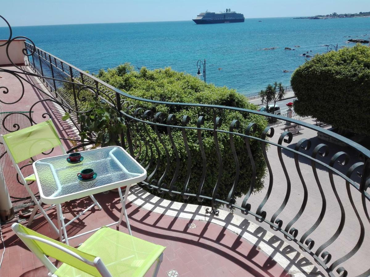 Plaza Appartement Giardini-Naxos Buitenkant foto